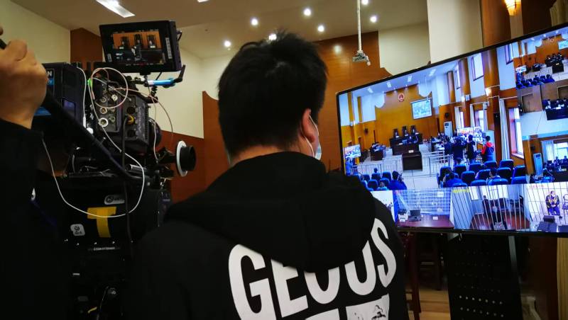 AI生成VS人工创意——红岗区广告片拍摄公司的技术浪漫主义实践